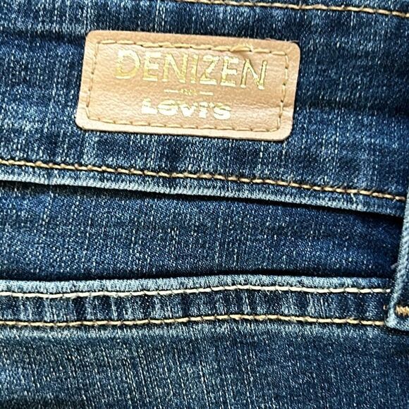 Levi’s Modern Skinny Jean Shorts - Picture 4 of 8